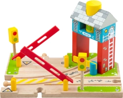 Medinis geležinkelio pervaža su signalizacija