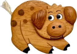 Medinė magnetukė paršelis – rankų darbo dekoracija šaldytuvui