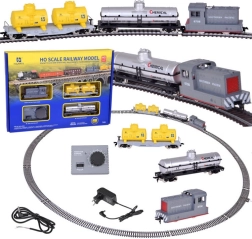 Electric H0 train set with control unit – freight train with tank cars