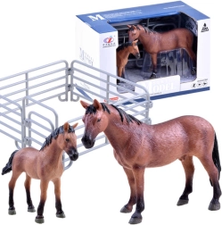 Set of horse and foal figurines with a paddock – Brown – enclosure with gate