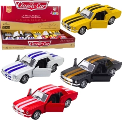 Klasikinis metalinis automobiliukas 1:32 su „pull-back“ mechanizmu ir atidaromomis durelėmis