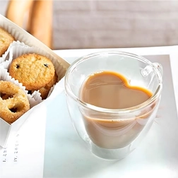 Širdelės formos stiklinis puodelis 250 ml su dvigubomis sienelėmis, karščiui atsparus borosilikatinis stiklas