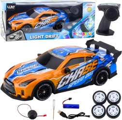 RC sportinis automobilis su apšviestu kėbulu ir drifto režimu – oranžinis