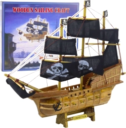 Dekoracinis kolekcinis piratų laivo modelis su juodomis burėmis 33x29 cm