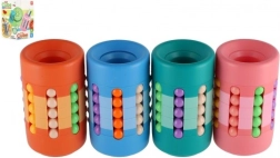 Spalvingas galvosūkis bokštas ir pieštukų stovelis