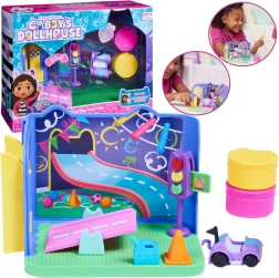 GABBY’S DOLLHOUSE Kocifuro kambarys su automobiliuku ir priedais