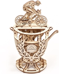 Medinė mechaninė 3D dėlionė UGEARS Dviratininkas – taurė su judančiu mechanizmu