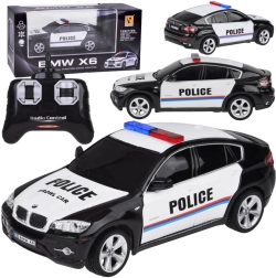 Radijo bangomis valdomas sportinis automobilis BMW X6
