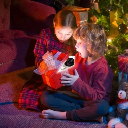 Astronaut star projector with remote control – night light for children's room