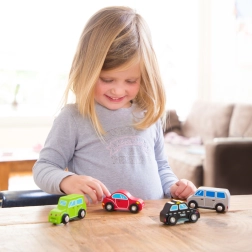 Medinių automobiliukų rinkinys vaikams – 4 vnt.