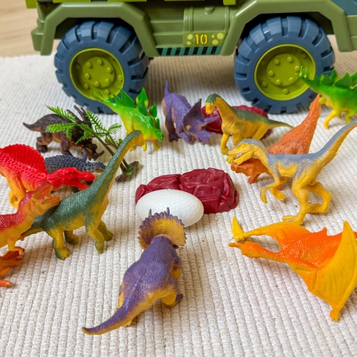 Extensive accessories for creative play
