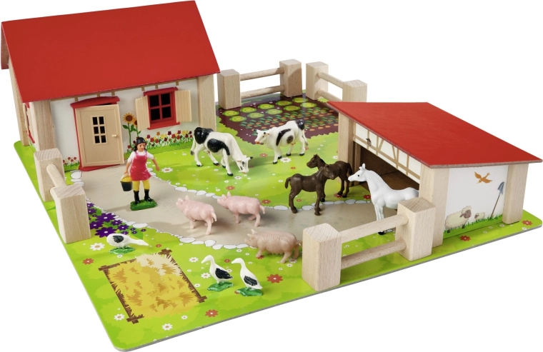 Stabilūs mediniai pastatai su raudonu stogu