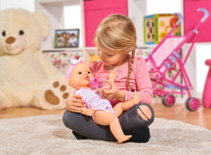 Geria ir šlapinasi kaip tikras kūdikis