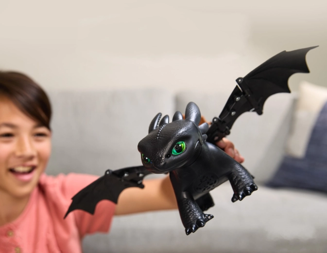 Judantys sparnai dinamiškam skrydžiui