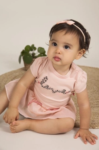 Easy dressing and a sweet look