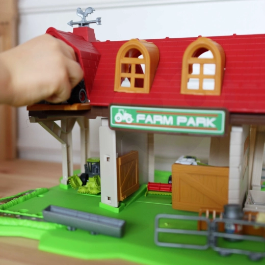 Playing with animals and movable elements