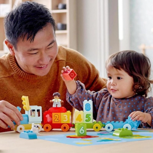 Kūrybiškas žaidimas su figūrėlėmis