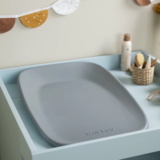 Ergonomic raised edges and fluid drainage