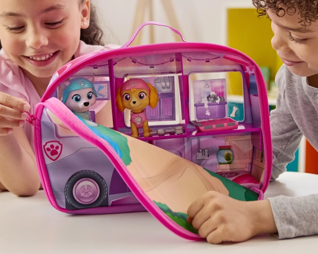 Nešiojamas kemperis 2 viename: lagaminėlis ir žaidimų pasaulis