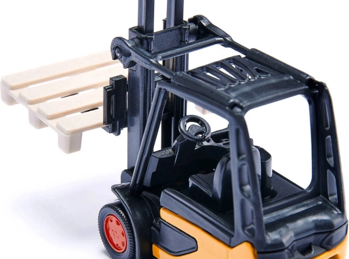 Loading pallets with a forklift