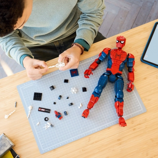 Minifigūrėlė, vardinė lentelė ir smagus konstravimas LEGO Builder