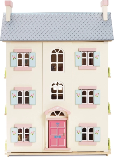 Opening facade and carefully designed details