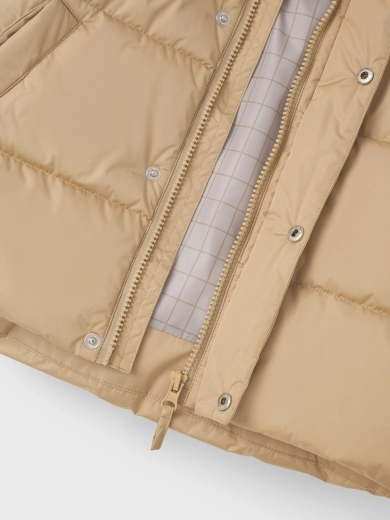 Protection from wind and moisture