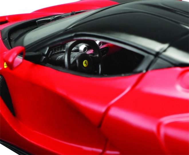 Detalus sportinio automobilio interjeras