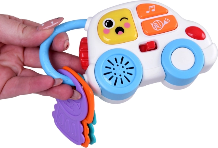 Nuimamas automobilis su rakteliais