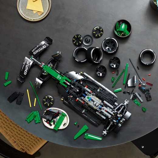 An immersive build – and a model that decorates