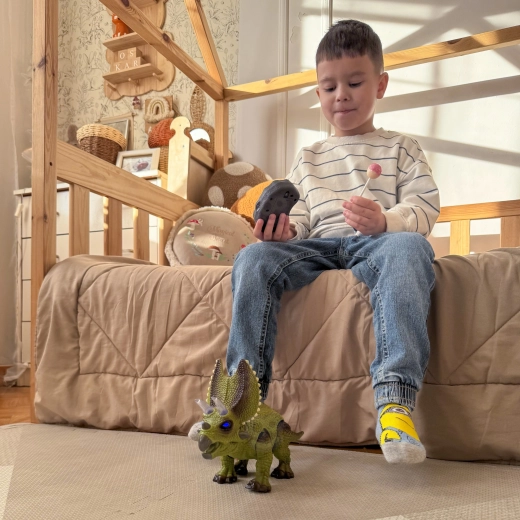 Šviesos ir dinozauro riaumojimas