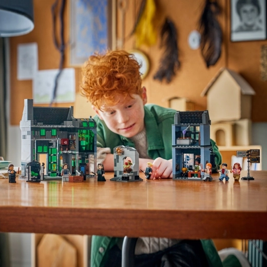 8 minifigūrėlės ir pramoga ilgoms valandoms