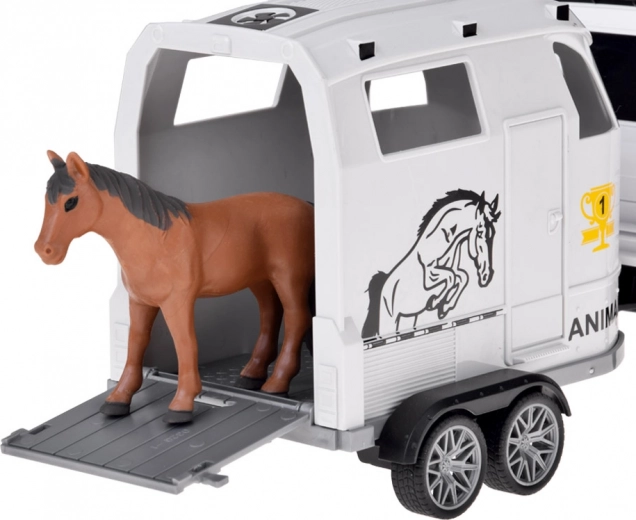 Atsidaranti rampa ir arklio pervežimas