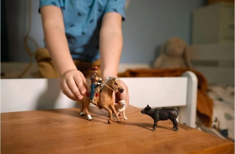 Encourages imagination and storytelling