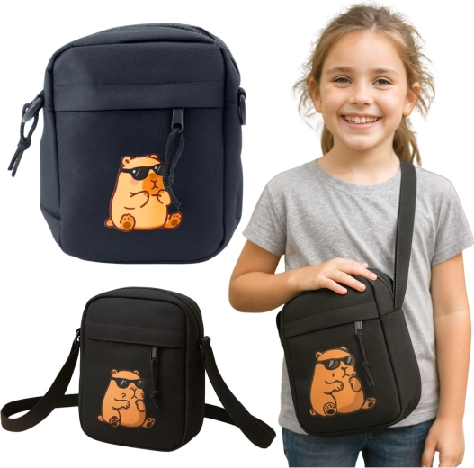 Vaikiška crossbody rankinė su kapibara, reguliuojamas dirželis, juoda 19,5 × 14 cm