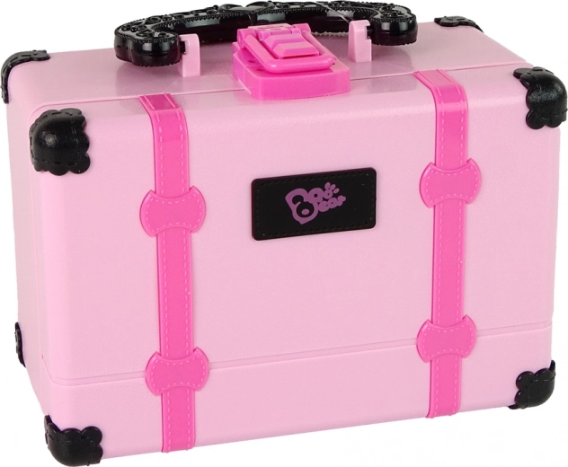 Viskas tvarkingai rožiniame lagaminėlyje su veidrodėliu