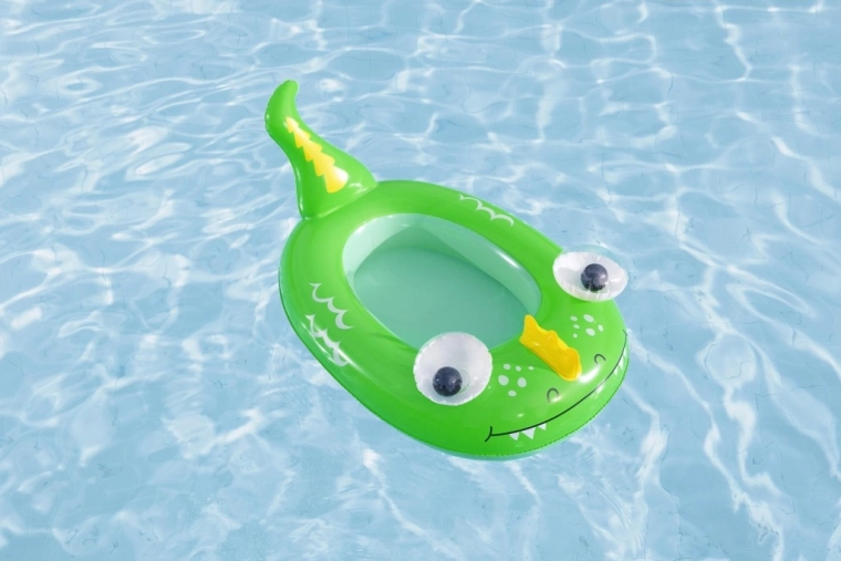 Cheerful green dragon for playful rides