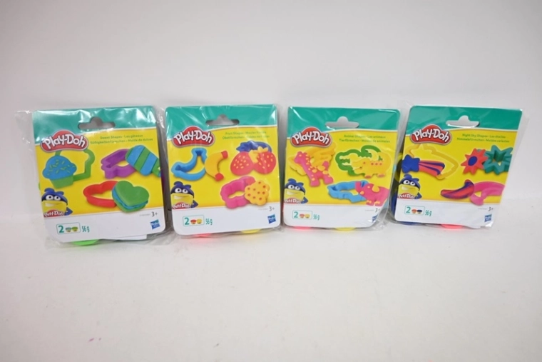 Play-Doh modeling clay set with cutters