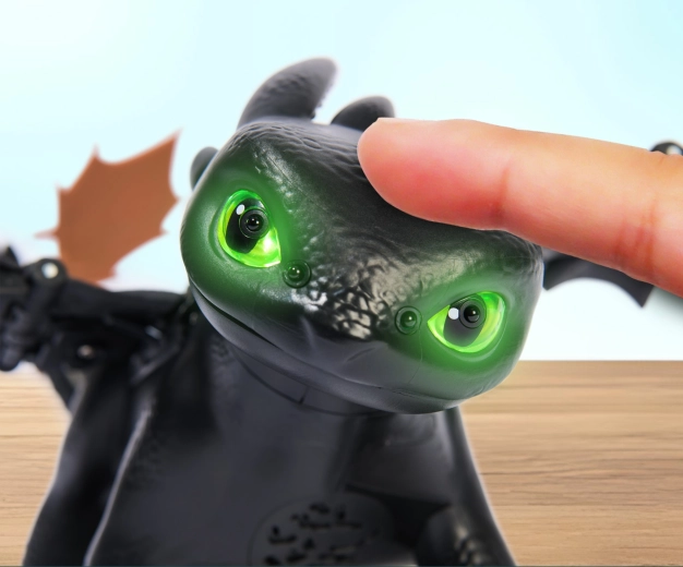 Šviečiančios akys ir plazminė ataka