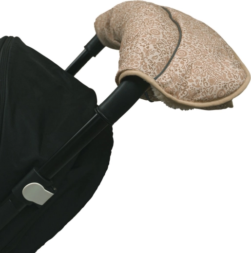 Easy attachment to the handle