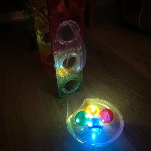 Šviečiantys kamuoliukai „wow“ efektui