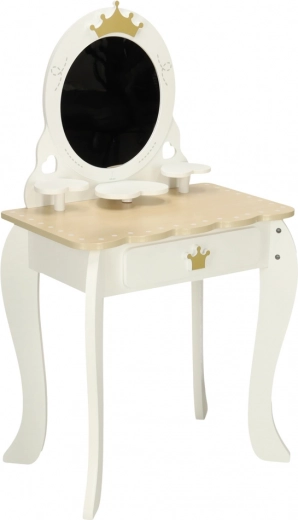 Praktiškos laikymo vietos ir didelis veidrodis