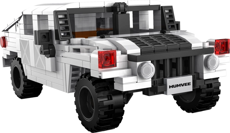 Realistiškas balto Humvee modelis