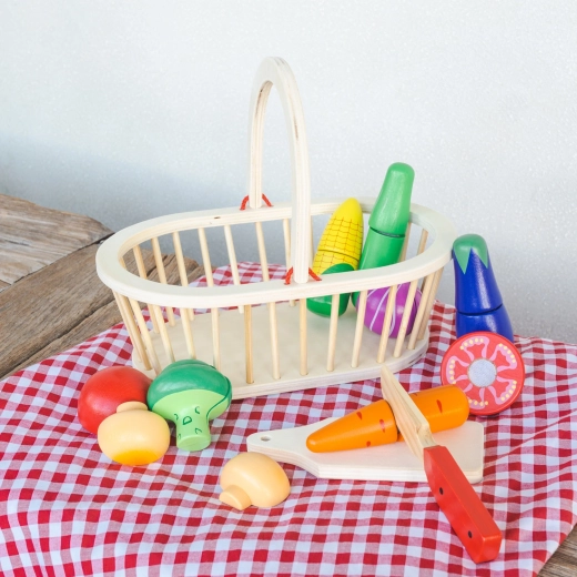Supporting imagination and fine motor skills