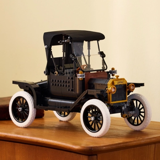 Autentiškos senovinio automobilio detalės