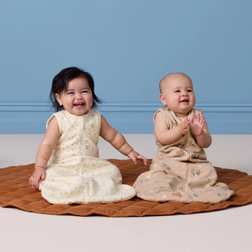 Easy diaper changes with the two-way zip