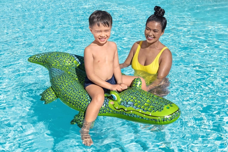 Fun in the pool and on holiday