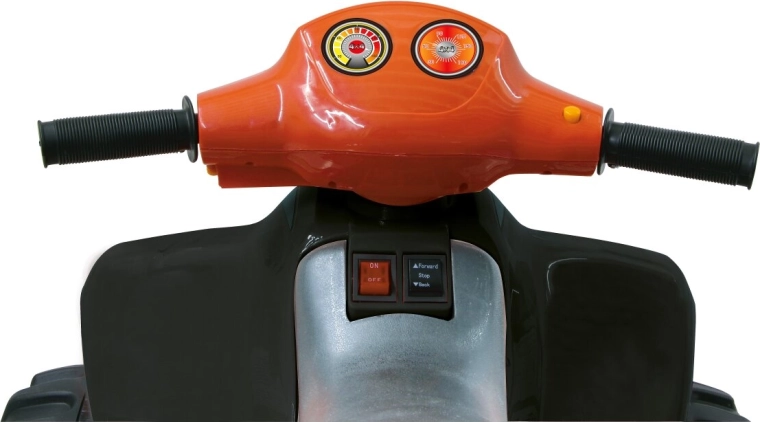 Paprastas valdymas: pirmyn/atgal, stop ir greičio pedalas