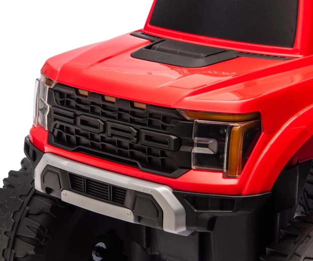 Realistiškas Ford F-150 Raptor dizainas ir LED žibintai