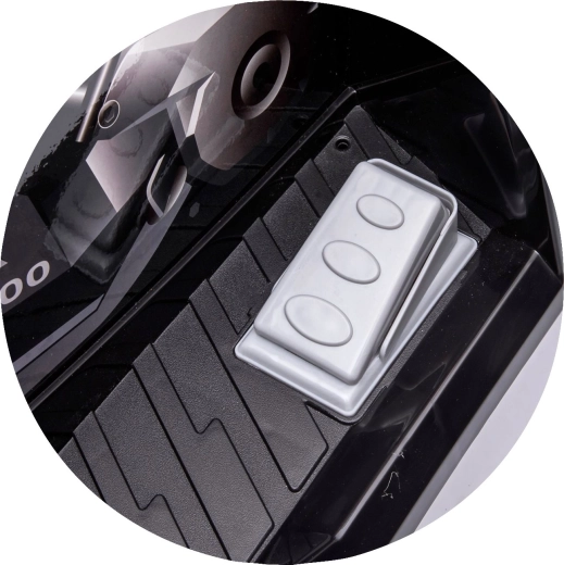 Easy pedal control and speed selection